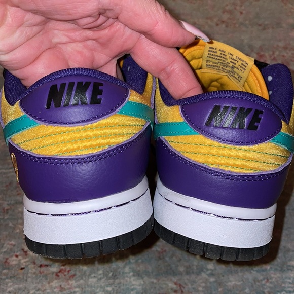Like new! Lisa Leslie Nike Dunks | Low | Women’s Size 8.5 💜💛💚 - Picture 5 of 9